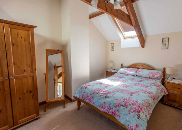 1x double bedroom, first floor (Velux skylight, fully carpeted)
