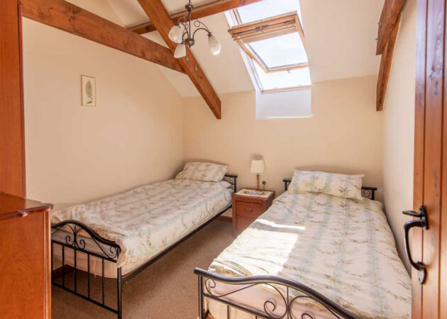 Twin bedroom