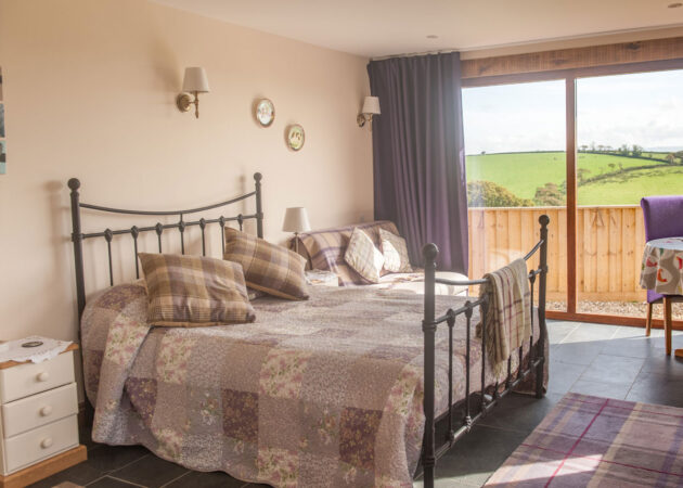 1x double bed and 1x double sofa bed