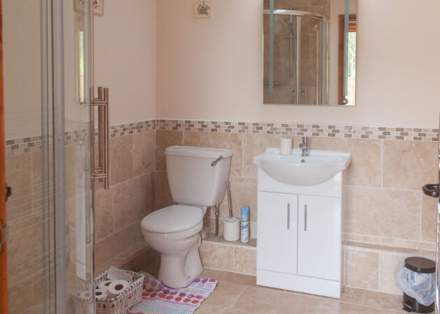 1x large family shower room